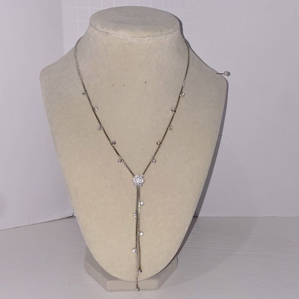 Elegant Silver Tone Necklace with Rhinestone Accents Floral Shaped Rhinestone